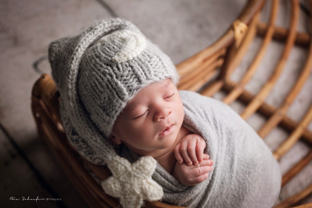 baby with star hat, twinkle twinkle little star newborn photography